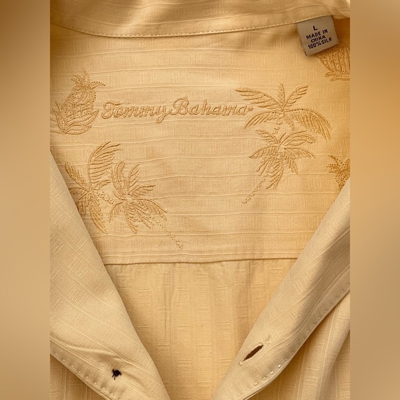 Tommy Bahama 100% Silk Button Down Shirt Butter Yellow Size L EUC Short Sleeve - Picture 2 of 6